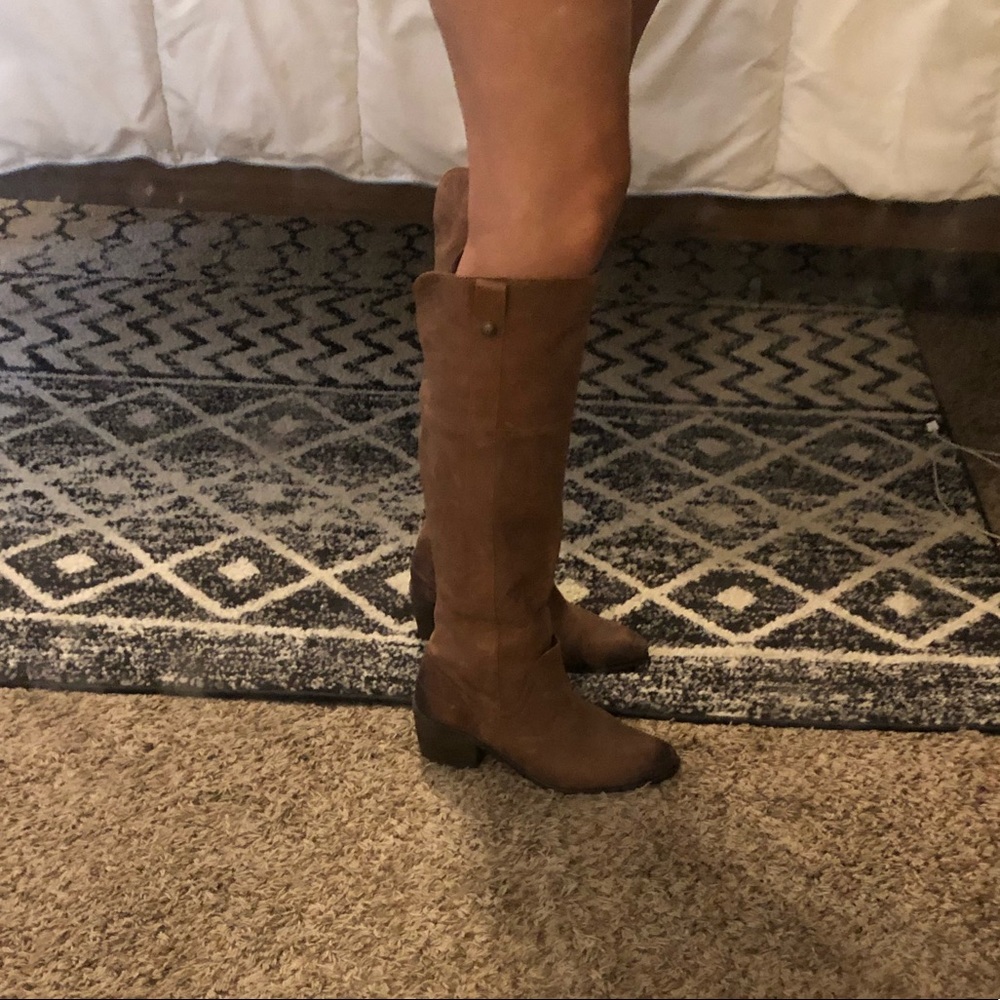 Boots - Picture 5 of 5